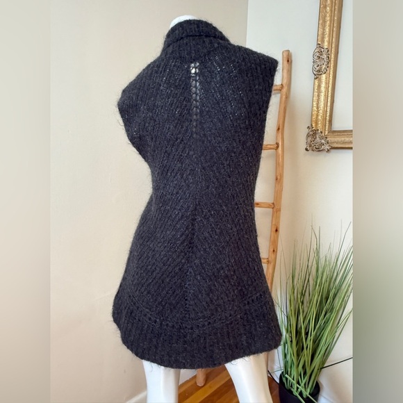 Eddie Bauer Women's Medium Dark Gray Mohair Hand Knit Sleeveless Cardigan - Picture 6 of 8
